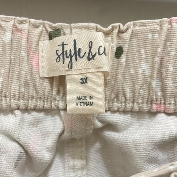 STYLE&CO PLUS: NWT, Women’s Size 3X mid rise capri Ancient scroll design. - Picture 3 of 6